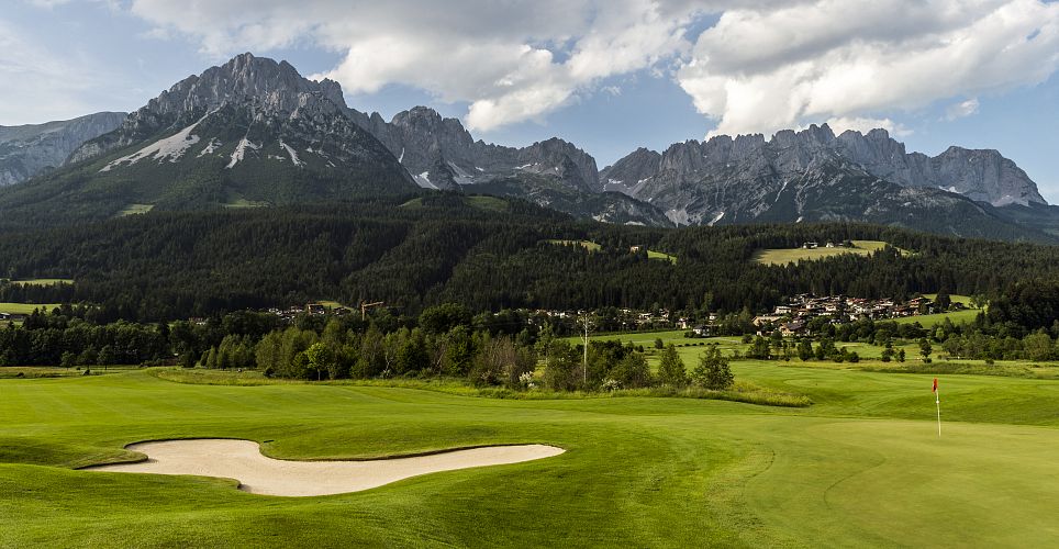 Mitten im alpinen Golfparadies. Die Vielfalt der Plätze, die frische Bergluft und diese Tiroler Bergkulissen sind atemberaubend.