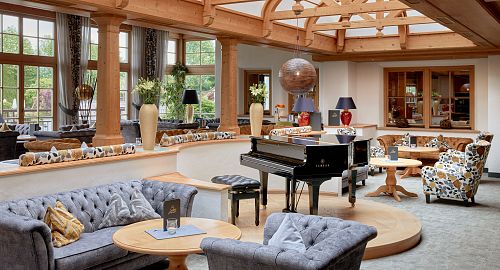 Lobby &amp; Barbereich im Sporthotel Ellmau