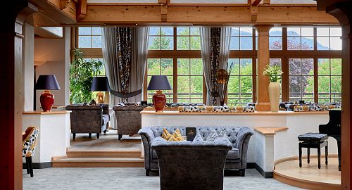 Lobby &amp; Barbereich im Sporthotel Ellmau