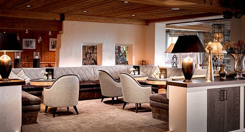 Lobby &amp; Barbereich im Sporthotel Ellmau