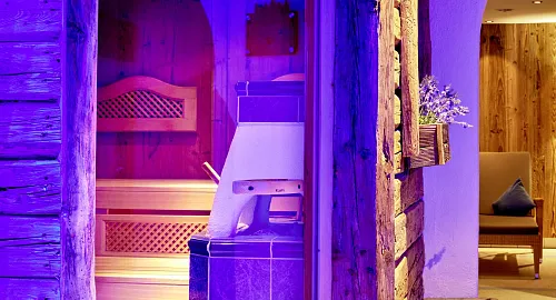 Entspannung in einer modernen Sauna