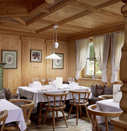 Gemütliches Restaurant im Landhausstil