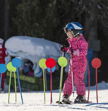 Kind beim Skitraining