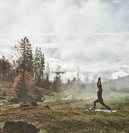 Yoga in den Bergen